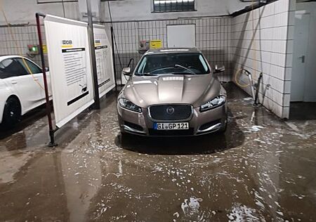 Jaguar XF 2.2 L Diesel Sportbrake -