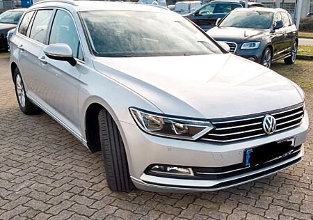 VW Passat Variant Volkswagen 2.0 TDI*AHK*TÜV/Inspektion NEU!!