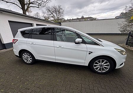 Ford S-Max 2,0 TDCi 132kW Titanium PowerShift Tit...