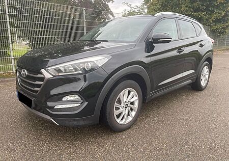 Hyundai Tucson 2.0 CRDi Intro Edition 4WD AUTOMATIK AHK