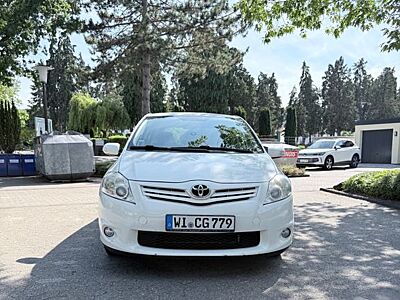Toyota Auris 1.6 automatic, 132 PS, 2 hand.