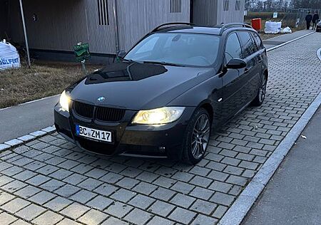 BMW 325xi - Allrad / M Paket / Pano - Dach / Keyless