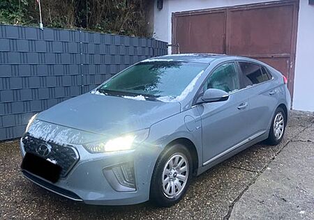 Hyundai Ioniq 1.6 hybrid/Benzin 1Hand/Scheckheftgepfleg