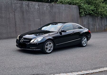 Mercedes-Benz E 350 Coupé BlueEFFICIENCY ELEGANCE EL...