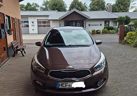 Kia Cee'd / Ceed 1.6 CRDi Dream-Team Dream-Team