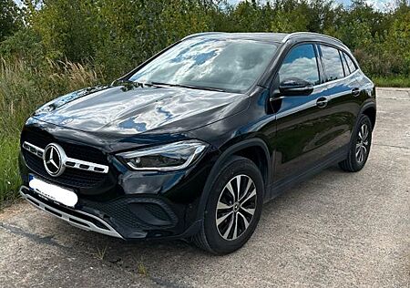 Mercedes-Benz GLA 200 d DCT -