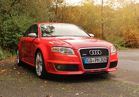 Audi RS4 4.2 quattro Misano Red