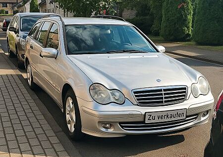 Mercedes-Benz 220