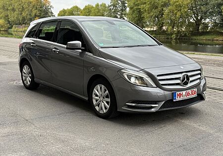 Mercedes-Benz B 180 B180*1.Hand*Rentner*Xenon*Navi*PDC*Sehr Gepflegt