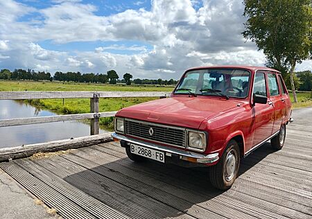 Renault R 6 . TÜV und H-Kennzeichen neu