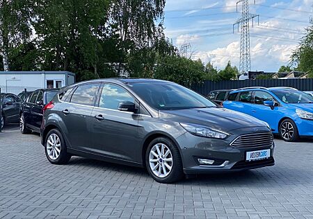 Ford Focus Lim.Titanium *PDC*NAVI*ALLWETTER*SHZ*LKHZ*