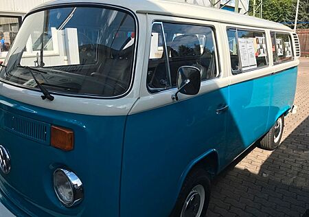 VW T2 Volkswagen Boxermotor, 2,0 Ltr. 70 PS blau weiß, BJ 1976