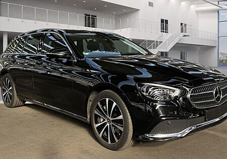 Mercedes-Benz E 300 de AHK*Memory*Distro*Pano*BelüSitz*Mubeam