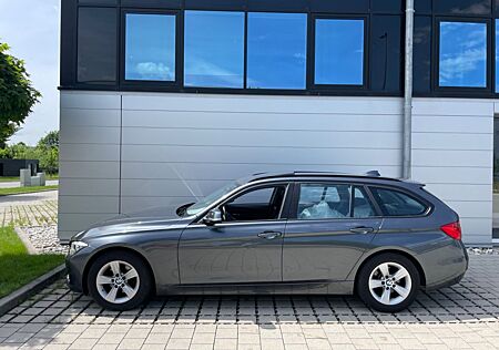 BMW 320d Touring Aut. Leder/Navi/Panorama/PDC
