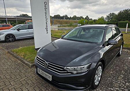 VW Passat Variant Volkswagen Basis-Modell