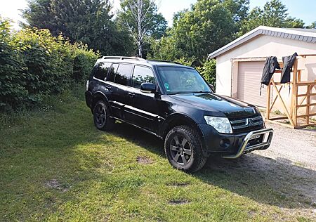Mitsubishi Pajero 3,2 DI-D Instyle Automatik Instyle