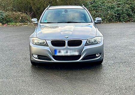 BMW 318i Touring -