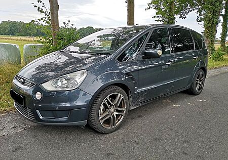 Ford S-Max 2,2 TDCi 175 PS+TÜV NEU+7 Sitze+Xenon+Pano