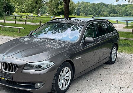 BMW 520d Touringd Head Up// Softclose// 360°// Memor