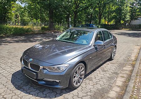 BMW 320d Luxury Line Scheckheft