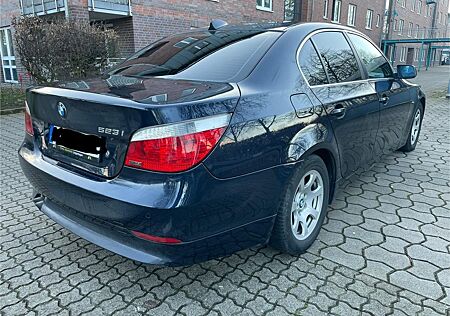 BMW 523i A -