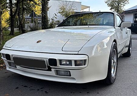 Porsche 944