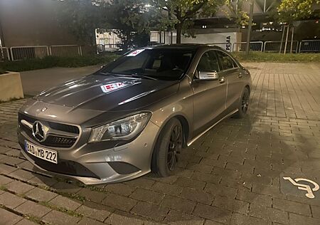 Mercedes-Benz CLA 180 -