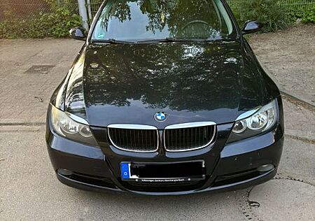 BMW 320i - Pano PDC