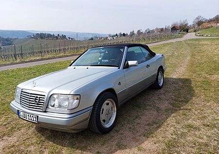 Mercedes-Benz 220