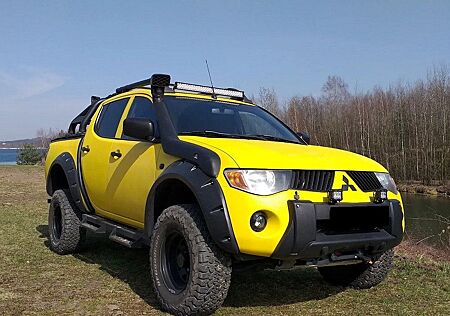 Mitsubishi L200 2.5 DI-D 4WD Intense Double Cab