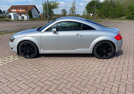 Audi TT Coupe 1.8T TÜV&AU Neu Zahnriemen gewechselt