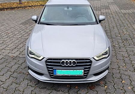 Audi A3 1.4 TFSI Ultra / Bi-Xenon / MMI - Navi