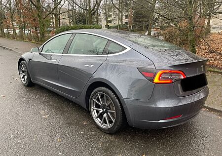 Tesla Model 3 Longe Rang mit Dualmotor Allrad 8-fach