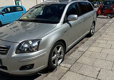 Toyota Avensis Combi Executive 2,2-l-D-CAT Executive