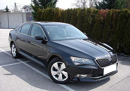Skoda Superb 1.6 TDI 1HAND Leder Navi Voll