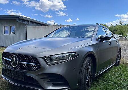 Mercedes-Benz A 250 e DCT - AMG Paket