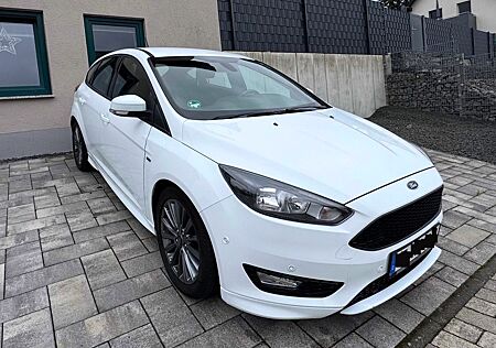 Ford Focus 2,0 110kW ST-Line 8x bereift AHK