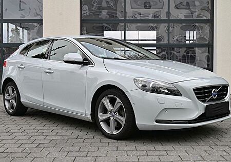 Volvo V40 T3 Momentum *Sehr gepflegt*