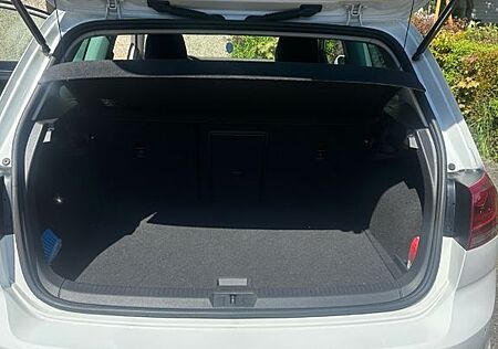 VW Golf Volkswagen Sehr gepflegter 1.4 TSI ACT BMT Highline