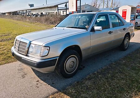 Mercedes-Benz E 300 E 280