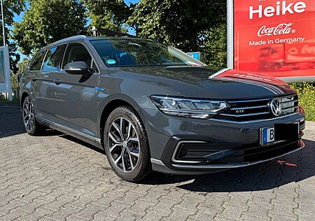 VW Passat Volkswagen Variant GTE Pano ACC Keyless Massage