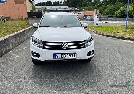 VW Tiguan Volkswagen 2.0 TDI DSG 4MOT BMotion T Trend & Fu...