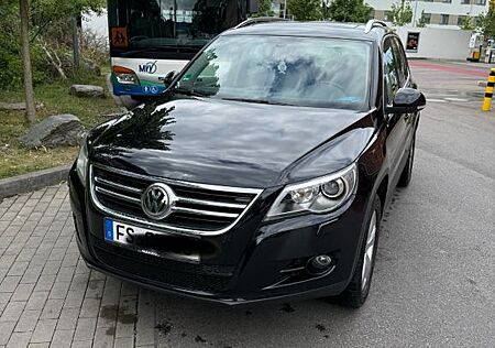 VW Tiguan Volkswagen 2.0 TSI 4MOTION/NAVI/PDC/SHZ/LEDER