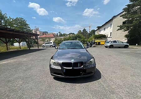 BMW 330i -