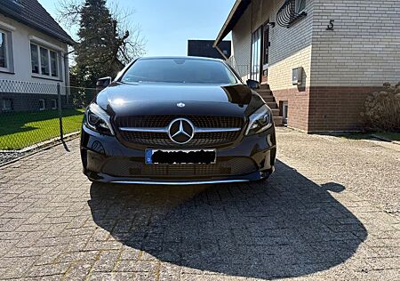 Mercedes-Benz A 200 d 4MATIC Urban DCT Urban