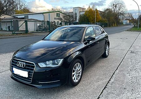 Audi A3 1.6 TDI S tronic Ambiente Sportback Ambiente