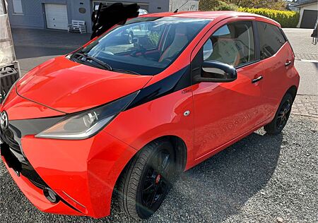 Toyota Aygo (X) Aygo (X) 1,0-l-VVT-i x-play touch x-shift x-...