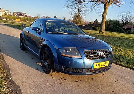 Audi TT Coupe 1.8T quattro 165 kW -