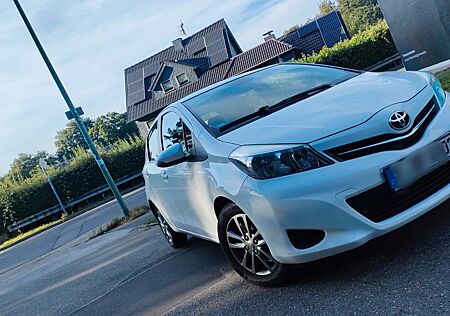 Toyota Yaris 1,33-l-Dual-VVT-i Edition 2014 Edition...