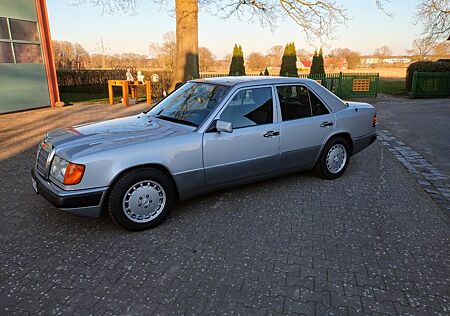 Mercedes-Benz 230 E W124 Mopf 1 sehr guter Zustand